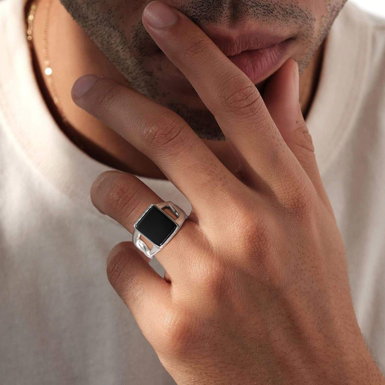 Mens Signet Ring - 男性用の正方形と黒の石の記章,防水ステンレス鋼のチェーン,フィンガーバンド,幾何学的形状,提供するのに理想的